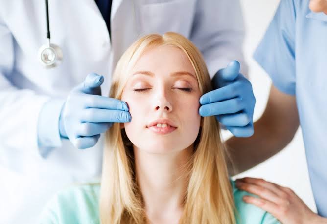How to Choose the Right Facial Rejuvenation Surgeon Near Me