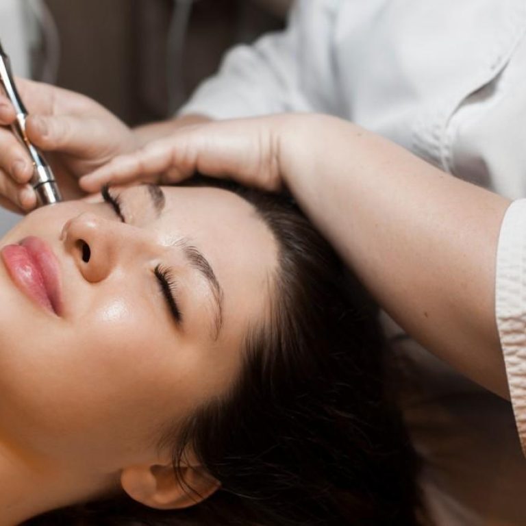 Learn how to find the Best Facial Rejuvenation Surgeon near you by checking experience, reviews, safety standards, and proven results.